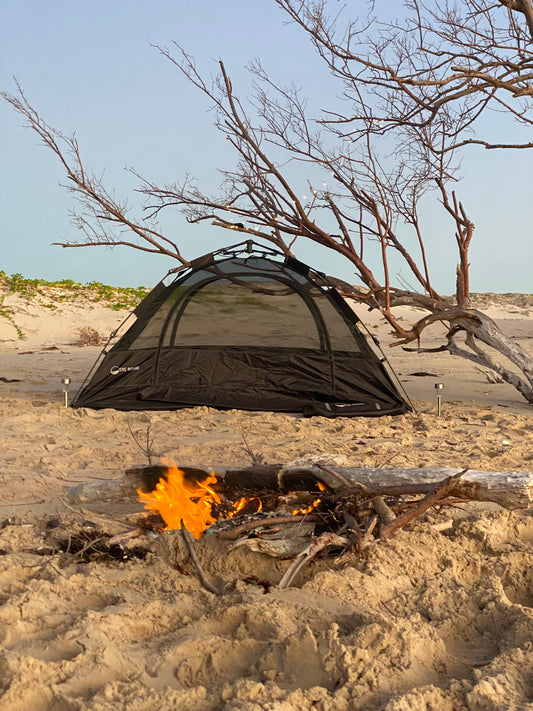 "Marooned" Mozzie Dome with rain cover (sml)